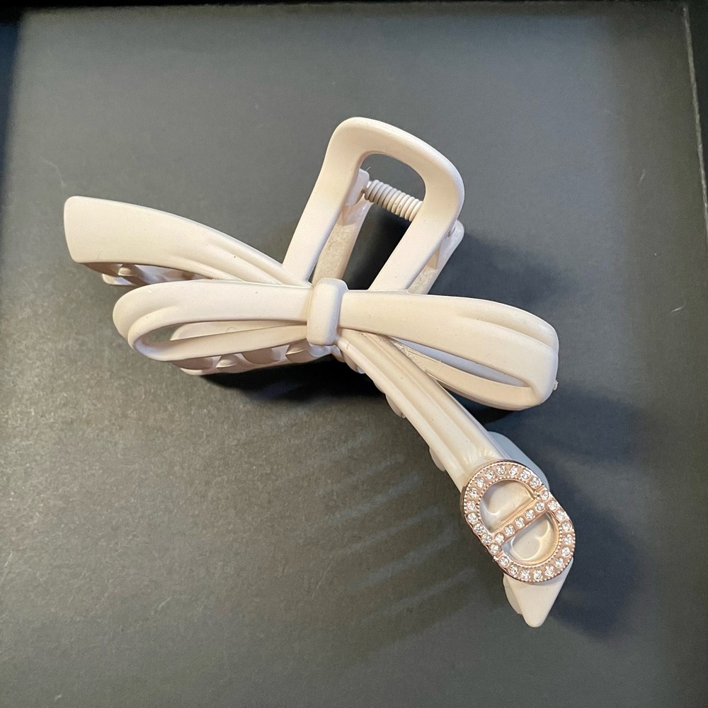 Claw hair clip
